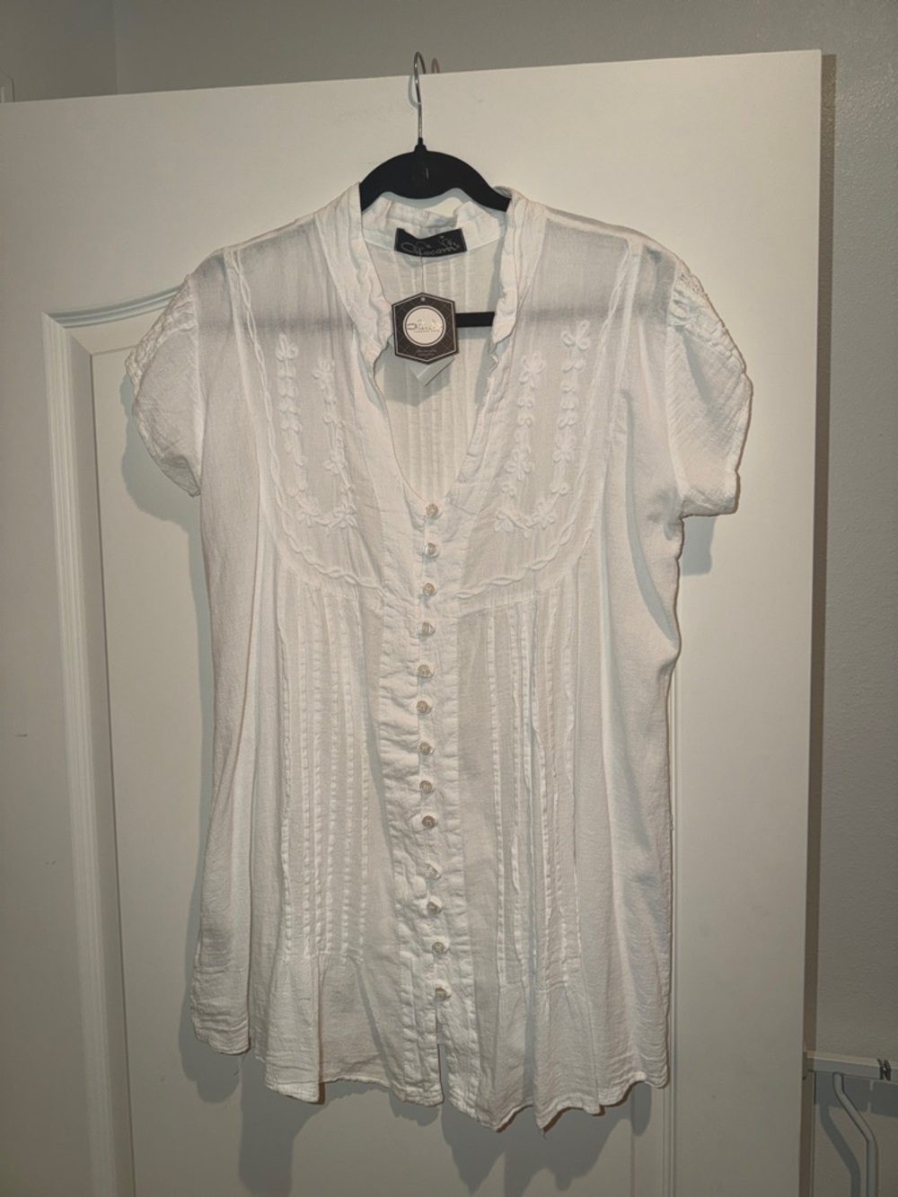 Giocam white embroidered cotton top button down made in peru XL